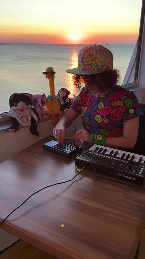 @Giorgia Angiuli covers Opus III’s It’s a Fine Day on #Stylophone. Is this the perfect summer dance vibe?🌴🌞🍹 . . . . . #StylophoneGenX-1 #analog #analogsynth #audiopost #diymusic #electronica #gearnerds #homerecording #lofibeats #minimalmusic #modularsynth #musicmaking #pocketsynth #sounddesign #synth #synthcafe #summervibes #summermusic #itsafineday #opus3 #housemusic #dancemusic #dancevibe #electronicmusic #electronicsounds #housemusicclassic #danceanthem | Stylophone