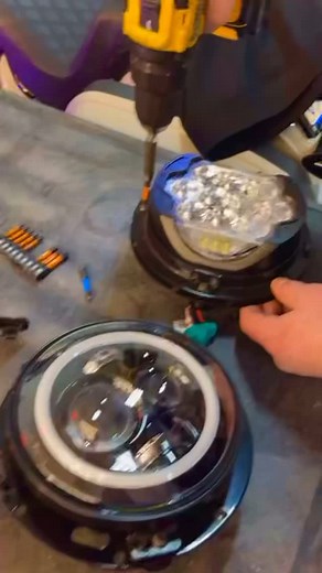 HOGWORKZ on Instagram: "7" Silvertooth Headlights are so bright, and so easy to install! Just unbolt your old one, plug it in, and bolt it on! 🤙 Easy Breezy! 6200 lumen output on low beam, 9200 lumen output on high beam! 🔥 You needa wear sunglasses just to look at it when its on haha! 💡#performancebagger #performance #headlight #harleydavidson #harley #roadglide #streetglide #streetglidespecial #harleyperformance #silvertooth #sabertooth #goldtooth #hogworkz"