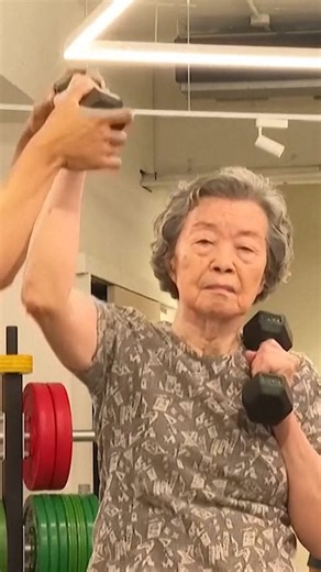 Elderly people in Taiwan hit gym to stay healthy