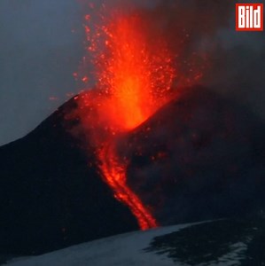 201K views · 20 reactions | Hier bricht einer der aktivsten Vulkane der Welt aus! | BILD Video | Facebook