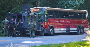 1 dead, suspected gunman arrested in hijacking of Atlanta bus