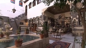 مسلسل خاتون ـ الحلقة 11 الحادية عشرة كاملة تدور أحداث “خاتون” عبر مشهدية “فانتازيا شامية” بعيدة من النمطية التي سادت صورة "الحارة"، حول قصة حب مستحيلة تنشأ بين ثنايا الثأر وصراعات السلطة والقيم والحرب.. بطولة: سلوم حداد . يوسف الخال . كندة حنا . كاريس بشار . ميلاد يوسف . طوني عيسى وأخرون #خاتون | GoldenLine For Tv Production