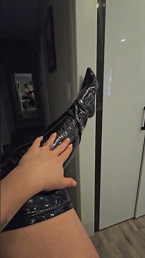 Stretch-PVC thigh boots