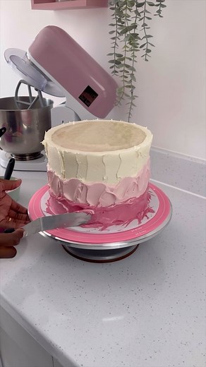 Cakes by Sims Sweets on Instagram: "Who else can’t get enough of a satisfying ombré smooth 😍 Learn this and more in my weekly cake decorating tutorials Click the link in my bio ✨ - - - - - - - #cake #cakedecorating #cakemaking #cakemaker #satisfyingvideos #cakereels #cakedecoratingvideos #cakedecoratingtutorials #essexcakes #pinkcakes #ombrebuttercream #buttercreamcake"