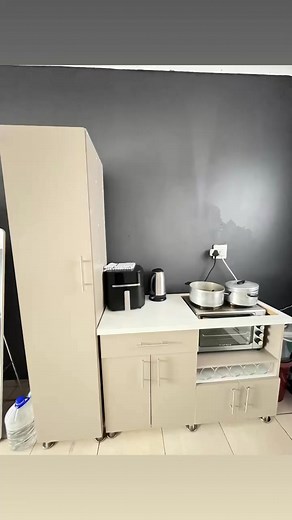 Only R2300 get yourself a second hand smart kitchen, contact 27 66 122 5551 Pick up place 140 De Villiers street Kenilworth Johannesburg 2190 | Smart Kitchens Designs