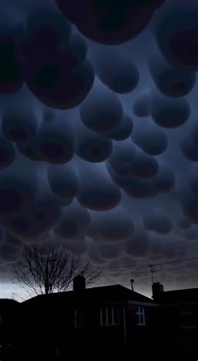 Extreme Mammatus Clouds spotted over UK. The most unusual clouds in the world!! 🌥 🌊 | Ethereal Earth