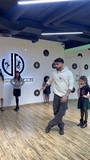 Learning the double turn technique in catwalk #learning #tutorial #training #catwalk #coach #ff