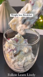 🌞Start your day with this NO COOK nutritious and filling breakfast bowl! Packed with protein, fiber, and healthy fats, it’s the perfect way to kickstart your weight loss journey. Comment ‘Breakfast’ for 40 weight loss breakfast recipes💯 Weight Loss Breakfast Recipe: Chia seed fruit bowl/pudding 😋 🍮 Ingredients & calories- - 1/2 cup low-fat hung yogurt- 90cal - 2 tbsp muesli- 42.4cal - 1 tbsp soaked chia seeds- 7.9cal - 4 soaked almonds- 29.7cal - 1/2 banana- 58.6cal - 1.5 tbsp pomegranate- 1