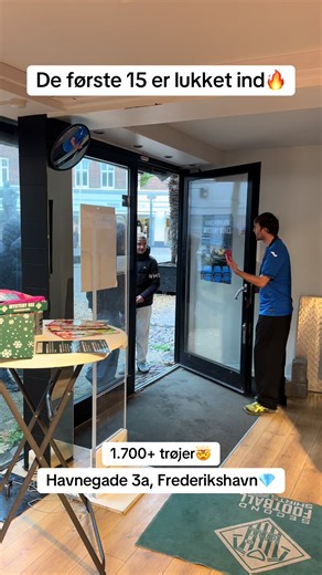 De første 15 er lukket ind på Havnegade 3a i Frederikshavn🔥 Kig forbi i løbet af dagen og se om en af vores 1.700 trøjer er din farvorit🤩 Vi har åbent til 18:00💎 VI SES🙌🏻🚀
