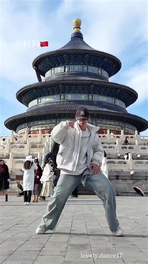 这个舞还爱吗? #爱的主打歌 #萧亚轩 #jsan编舞 #抖音年终盘点 #科科🇨🇳 / Coco 抖音号: 990106kk | dance