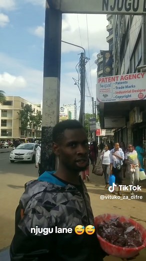 Tuko center ya kuuza njugu 😅😅#tiktoktrend #vitukozadifre #comedy