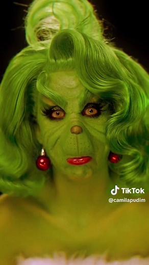 Female Grinch Costume Ideas by Camila Pudim