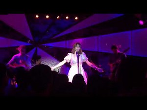 Maya Hawke - Why try to change me now (live at The Sultan Room 08/21/2019)