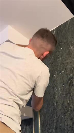 Pose d’une feuille de pierre de chez Lite France coloris Green... | Flotuto