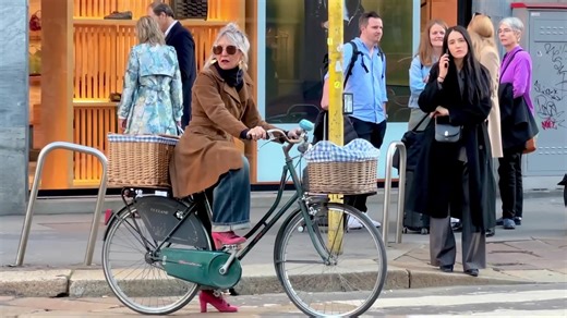 2025深秋米兰街头时尚穿搭，11月你应该了解的意大利风格穿衣风格