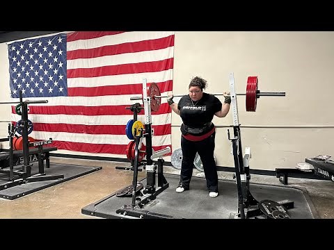Omaha female powerlifter squats over 600 pounds, breaks world record