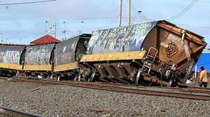 How crews will remove a derailed train at North Geelong