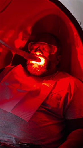 Teeth Whitening: Blue vs. Red LED Light Explained