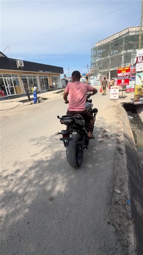 Fahsul Investment on Instagram: "16,000,000Tsh Yamaha Tracer 9 -Type: 890 cc, liquid-cooled, 4-stroke, DOHC, inline 3-cylinder engine -Fuel Delivery: Fuel injection with Yamaha Chip Controlled Throttle (YCC-T) -Transmission: 6-speed with assist & slipper clutch -Power: ~119 PS (87.5 kW) @ 10,000 rpm -Torque: ~93 Nm @ 7,000 rpm -Seat Height: ~845 – 860 mm -Ground Clearance: ~135 mm -Fuel Tank Capacity: ~19 L -Wet Weight: ~219 kg (≈ 483 lb) -Fuel Consumption: ~5 L/100 km (est.) 📍Tupo dar kigambon