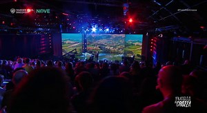 Crozza/Razzi: «Privatizziamo la democrazia, così ci guadagniamo tutti»