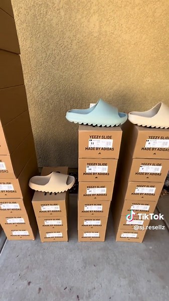 Yeezy Slides for Sale: Vendor & Plug