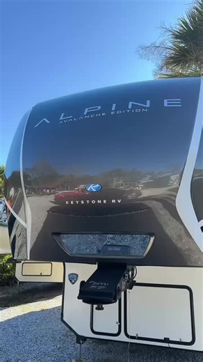 #trendingvideo #5thwheel #campinghacks 2024 alpine come and check us out The Rv Repo Outlet . Message for more info !