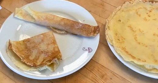 Jacques Pépin makes easy and delicious crêpes