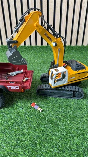 RC Excavator Delivers Tiny People to MN82 RC Crawler #mn82 #rccrawler #rcexcavator #rccar #rctoys