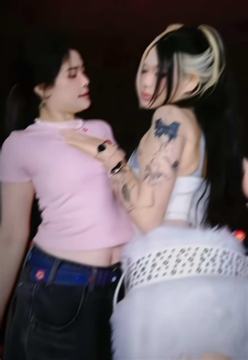 POV : “Cúp lé mà tui đu trong công ty “ 🫣🫣 Hai cổ mà đứng cùng là chỉ có thể vừa so hot mà vừa xanh lè xanh lét lun🔥 @⛓️ 2Le 💗 @Bunnyis._.? #starstream_ent #hrstarstream #trending #douyin #st_streetfighter