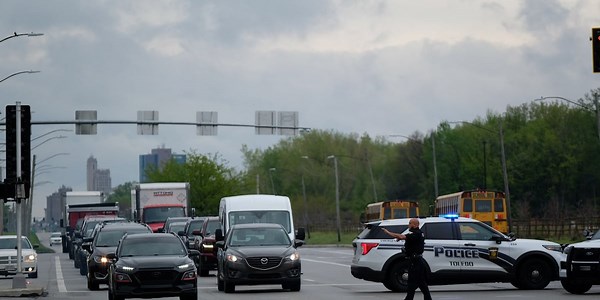 Guests evacuated from Toledo Zoo over bomb threat, police say