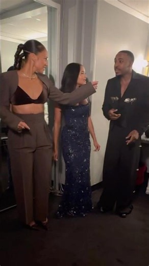 A lil pre-show harmonizing to celebrate ‪@HellsKitchenBway‬ in LA 🔥🔥🔥