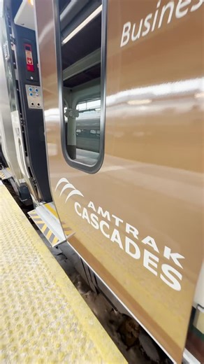 Joseph Olmo on Instagram: "🚆🚨 NEW TRAIN ALERT! Starting in 2027, you may spot Amtrak’s new “Airo” trains at Union Station. The “Airo” trains are built in the U.S. and will eventually replace the nearly *50-year-old* Amfleet trains that currently make up a huge portion of Amtrak’s fleet. New features include: 🪟Panoramic windows 🚄Speeds of up to 125mph 💺Adjustable headrests 🍽️ ‘Grab & go’ café car 🔌Individual outlets & USB ports 💦Dedicated water stations • • • • • #amtrak #train #travel #t