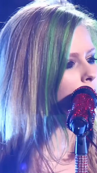Avril Lavigne Live Performance of I'm With You