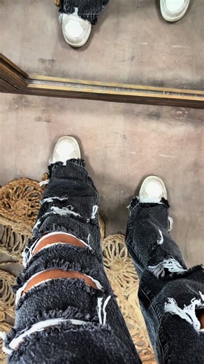 Stylish OOTD with Distressed Jeans