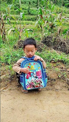 The kind woman gives the boy a pack of candy. #kindness #kindnessiscool #cute