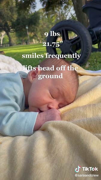 my baby at one month old 🥺 what are some milestones your baby did by the 1st month? #baby #babiesoftiktok #babygrowth #babymilestones #1monthold #1monthbaby #babysmile #tummytime #cutebaby #babygoals