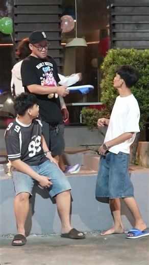 Pinalipad yung Tsinelas 🤣#funny #shorts #prank #skits #publicprank #couple