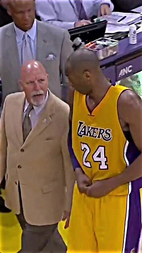Kobe Bryant Finger Injury: Playing Through Dislocation