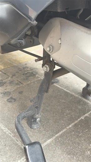 A Socket Wrench Is the Perfect Tool for Installing Motorcycle Springs! | Opuiljl