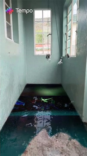 Bottle Collision Of Good Copy, Bad Copy (Ben 10: Alien Force)