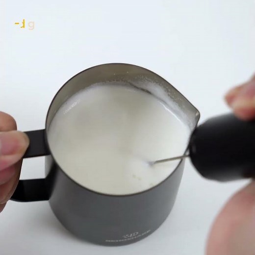 Handheld electric milk frother