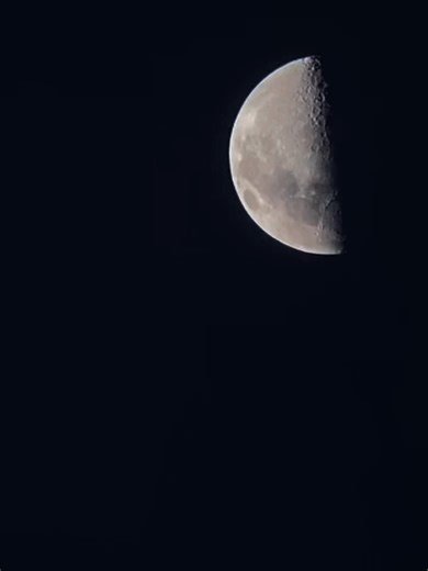 Astrophotography: Capturing the Crescent Moon