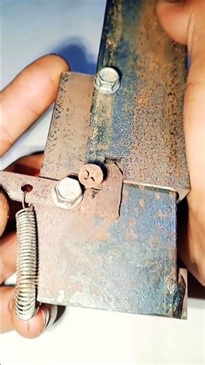 Simple locking mechanism, metal work #shorts