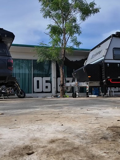 สัมผัสประสบการณ์การท่องเที่ยวแบบใหม่ สุดพิเศษ กับรถบ้าน Navigator Camper Tank15Rv ควบคู่กับระบบเชื่อมต่อรถ Cruisemaster DO35 V3 จากออสเตรีย มากกว่าแค่รถบ้าน บ้านเคลื่อนที่ ที่มาพร้อมทุกสิ่งอำนวยความสะดวก ครบครัน ดีไซน์ทันสมัย สวยงาม ล้ำสมัย เทคโนโลยีล้ำสมัย สะดวกสบาย ปลอดภัย ใช้งานง่าย เหมาะกับทุกเพศทุกวัย เหมาะสำหรับทุกการเดินทาง ไม่ว่าจะไปเที่ยวคนเดียว ไปกับครอบครัว หรือไปกับเพื่อน Navigator Camper Tank15Rv มอบอิสระในการท่องเที่ยวให้คุณได้เต็มที่ ไปที่ไหน เมื่อไหร่ ก็ได้ดั่งใจ เติมเต็มประสบการ