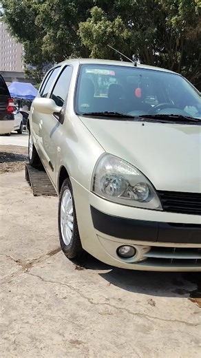 RENAULT CLIO EXPRESSIÓN 2005 KM 136'260 $77'900 AUTOMÁTICO ELECTRICO RINES DE ALUMINIO RADIO,CD, USB. AIRE ACONDICIONADO. VESTIDURA EN TELA EXCELENTES CONDICIONES FRENOS ABS BOLSAS DE AIRE FRONTALES. MOTOR 1.6L EXCELENTE MANEJO. FACTURA ORIGINAL TODO OAGADO TEL:749 104 83 43 #granbazardeautossorjuana #semicars