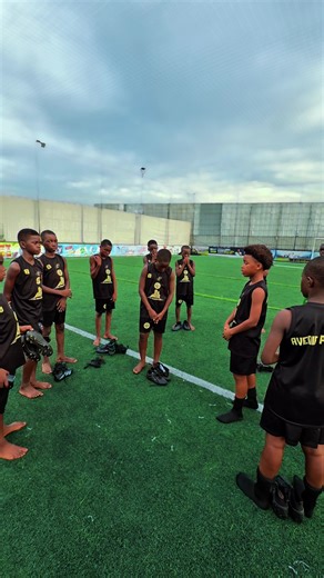 Ils sont jeunes, ils rêvent grand et ont décidé de tout donner pour transformer ces rêves en réalité. Avec une détermination sans faille et un cœur plein d'espoir, ils se lancent dans l'aventure de leur vie, prêts à affronter tous les défis pour atteindre leurs objectifs. Leur passion et leur enthousiasme sont contagieux, et on ne peut que les encourager à poursuivre leurs rêves avec courage et persévérance 💚 #avenirpro #football #rêve #abidjan