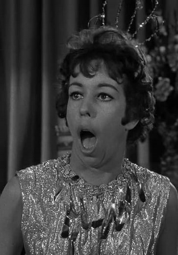 The Twilight Zone S03:E37 - Cavender Is Coming