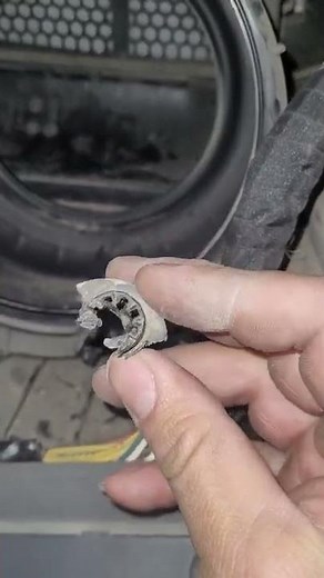 Peterbilt 579 HVAC blower comes on/off.