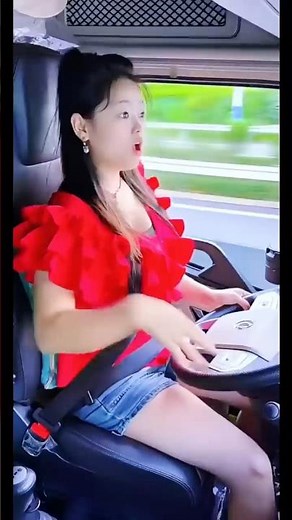 彎道行駛時要小心😲🚚 #女卡車司機 #卡車司機 #becareful #trucklife #trucking #driver