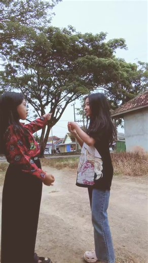 adalah pokoknya (@twowomenn02)’s videos with everything u are - Hindia
